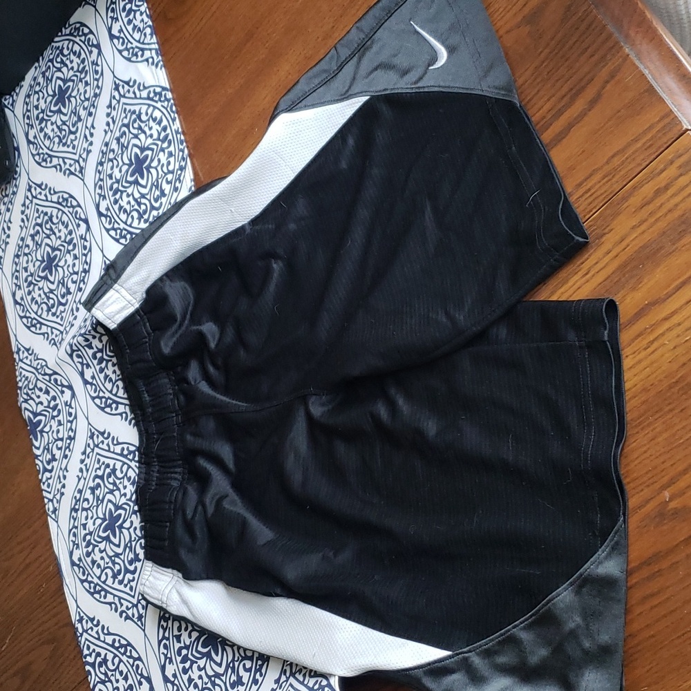 Nike basketball shorts mens M